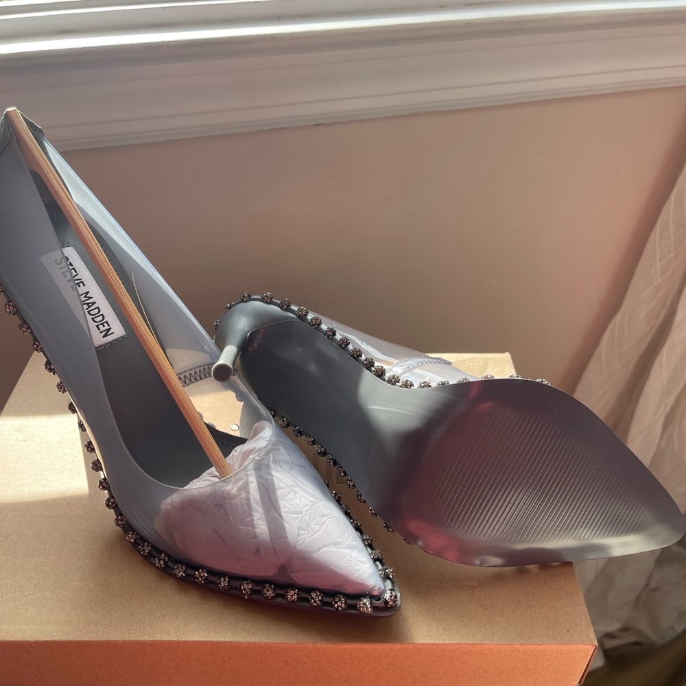Steven Madden Dark Grey Vinyl Pump - Picture 3 of 4